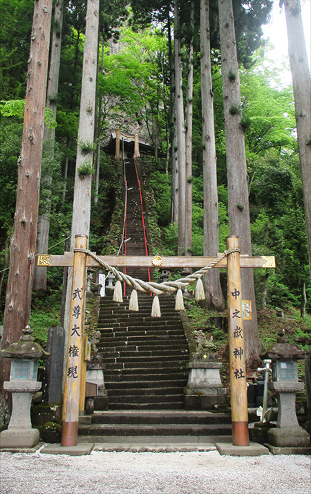 中之嶽神社参道石段(奥宮)